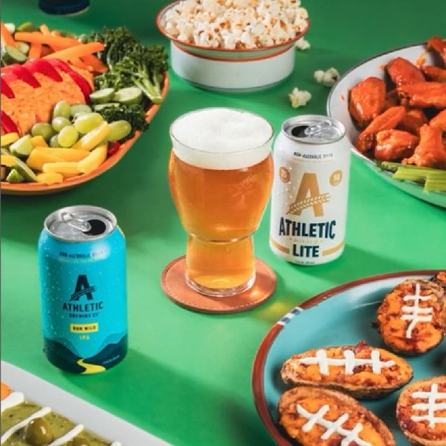 When it comes to the Big Game, @athleticbrewing knows it’s all about the snacks and brews. Elevate your game day spread with our non-alcoholic beers – the perfect pairing for every bite! 🍻🍗